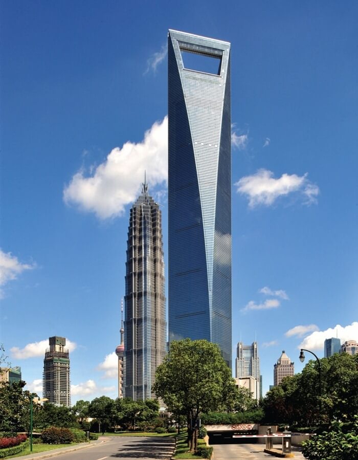 Всемирный финансовый центр – 492 метра