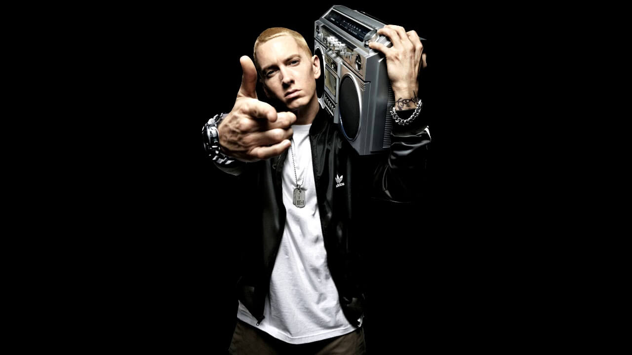 Самая быстрая читка рэпа. Рэпер Eminem. Eminem в 48 лет. Eminem 4к. Эминем слим Шейди.