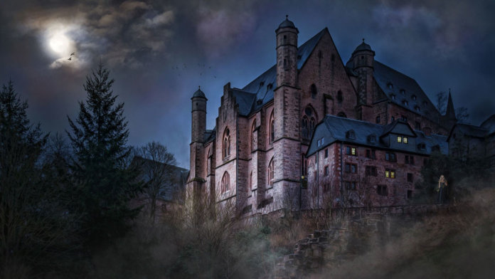 Замок с призраками