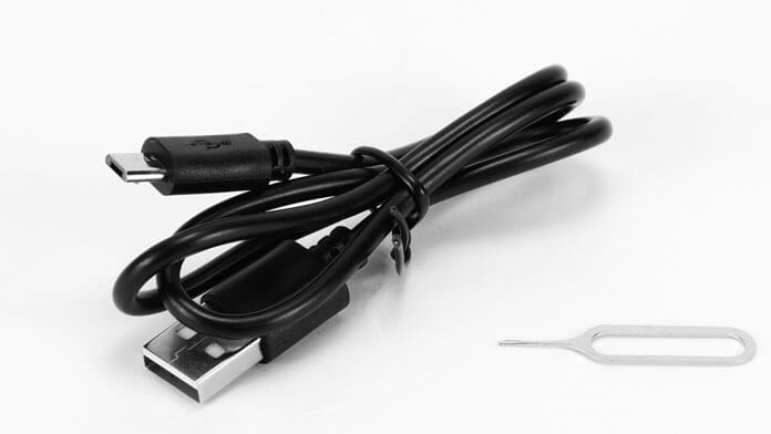 Зарядный кабель mircoUSB и скрепка Philips W200