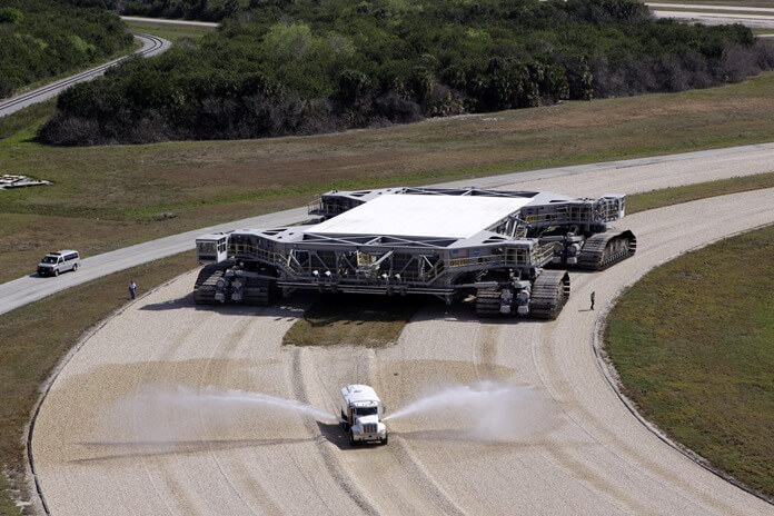 Гусеничный транспортер НАСА, самая огромная машина